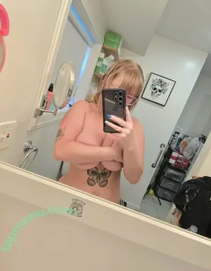 miss_dracula93 / prettyinsaneefem nude photo #0040