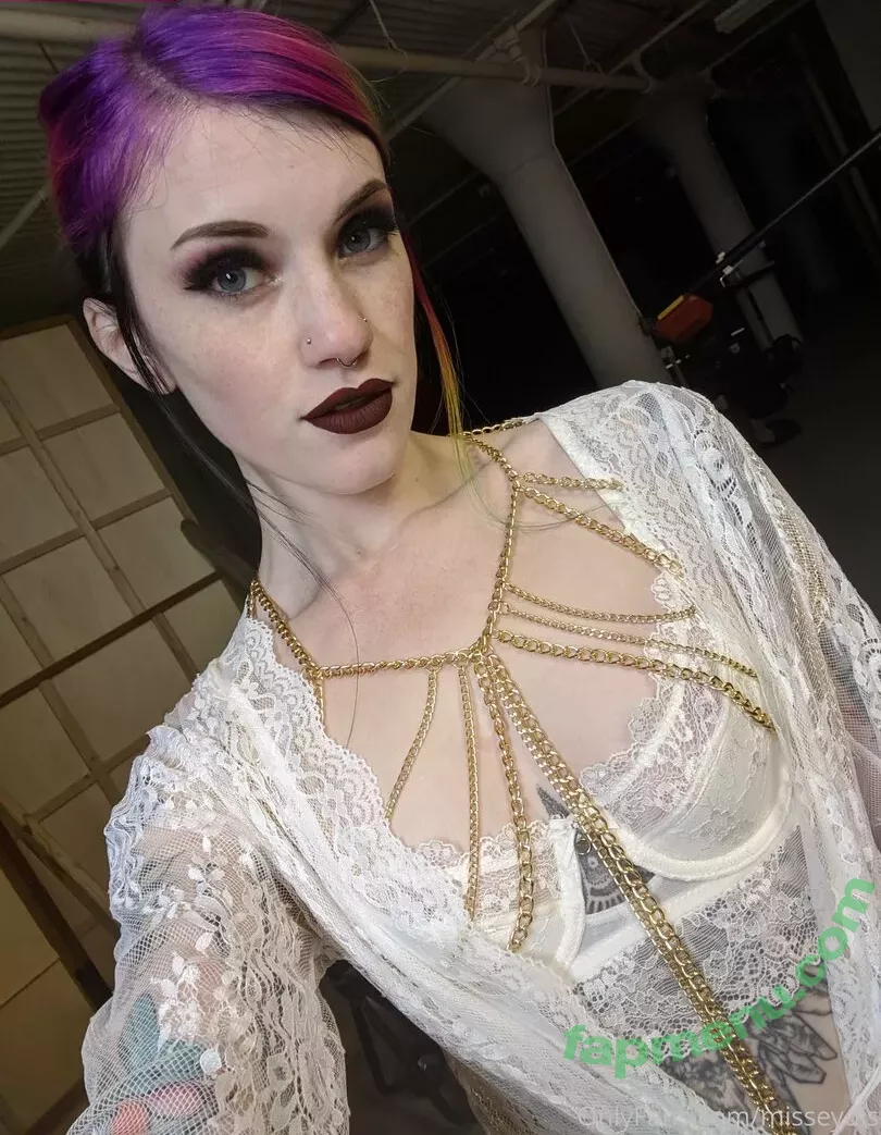 Miss Eydis nude photo #0117 (Eydis Elliott / misseydis)