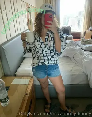 miss-honey-bunny / Miss Honey Bunny / MissHoneyBunnyy / miss.honey.bunny / theemisshoney nude photo #0003