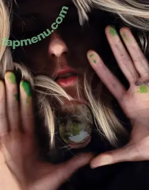 miss_loveheart_art / miss_love_heart_art nude photo #0038