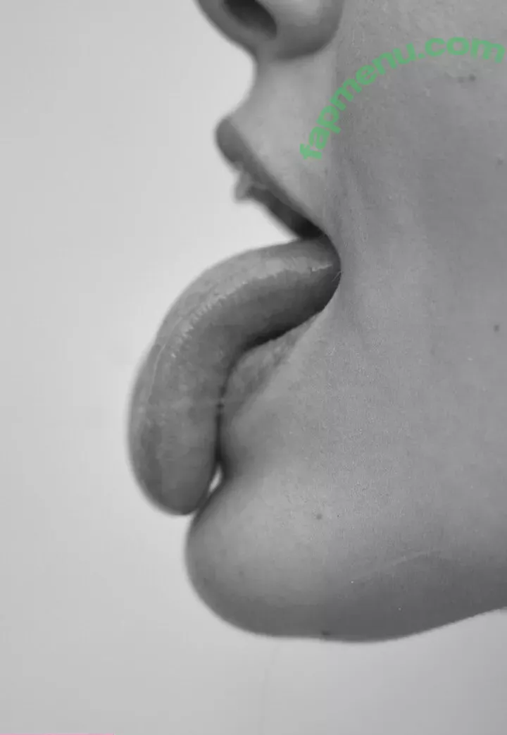 Miss.x.bee nude photo #0065 (miss.xbee / misssxbee)