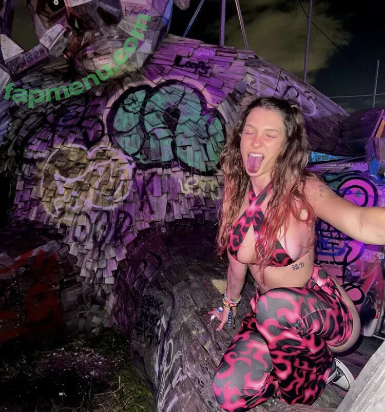 Miss.x.bee nude photo #0106 (miss.xbee / misssxbee)