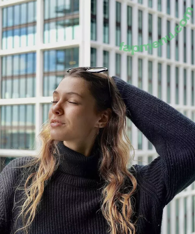 Miss.x.bee nude photo #0136 (miss.xbee / misssxbee)