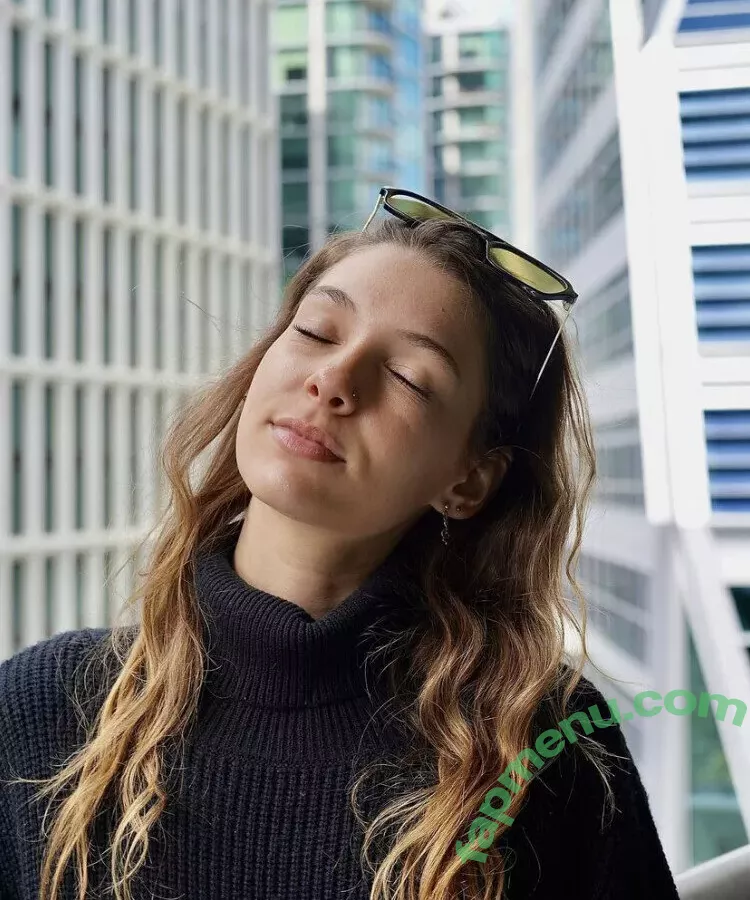 Miss.x.bee nude photo #0137 (miss.xbee / misssxbee)