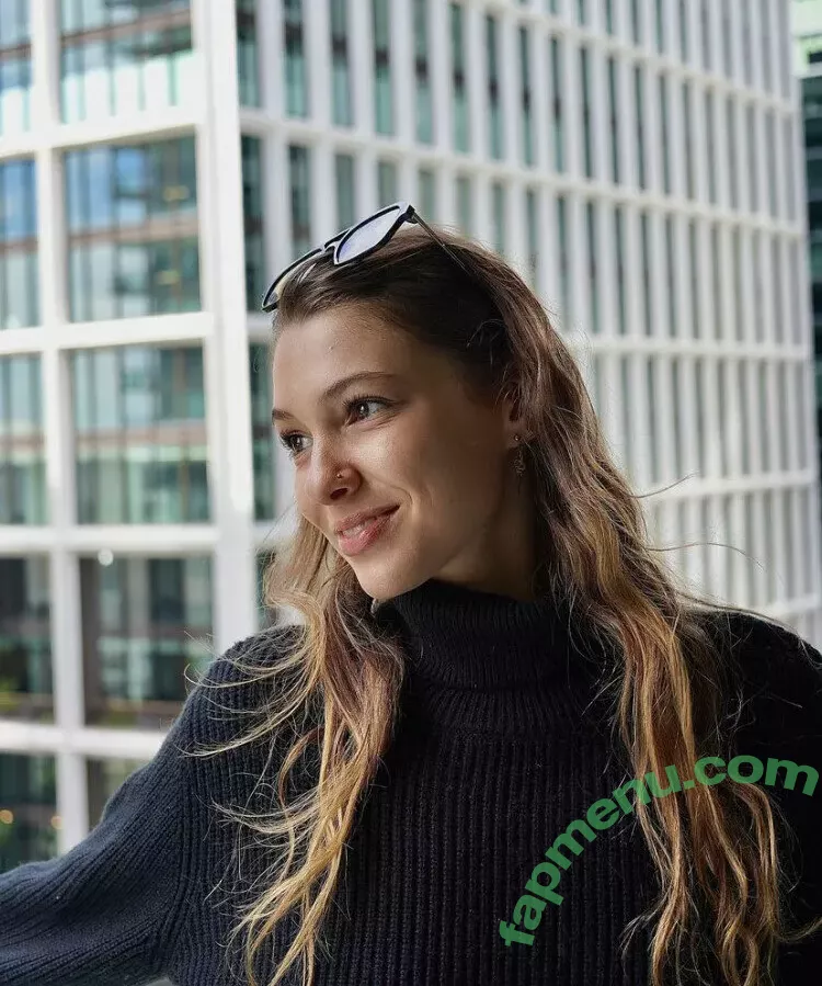 Miss.x.bee nude photo #0140 (miss.xbee / misssxbee)