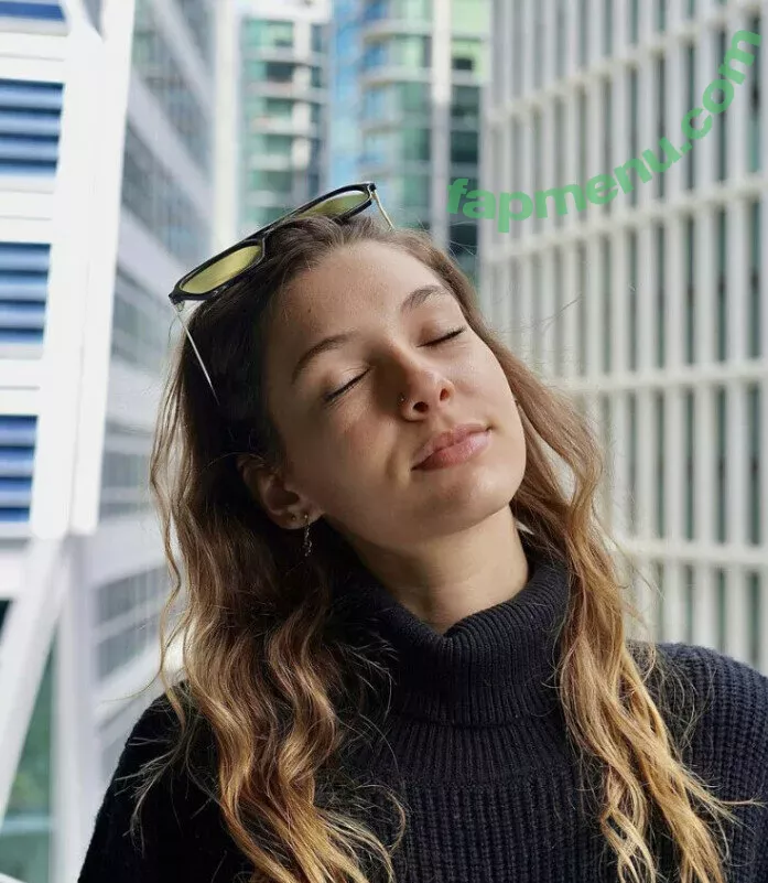 Miss.x.bee nude photo #0182 (miss.xbee / misssxbee)