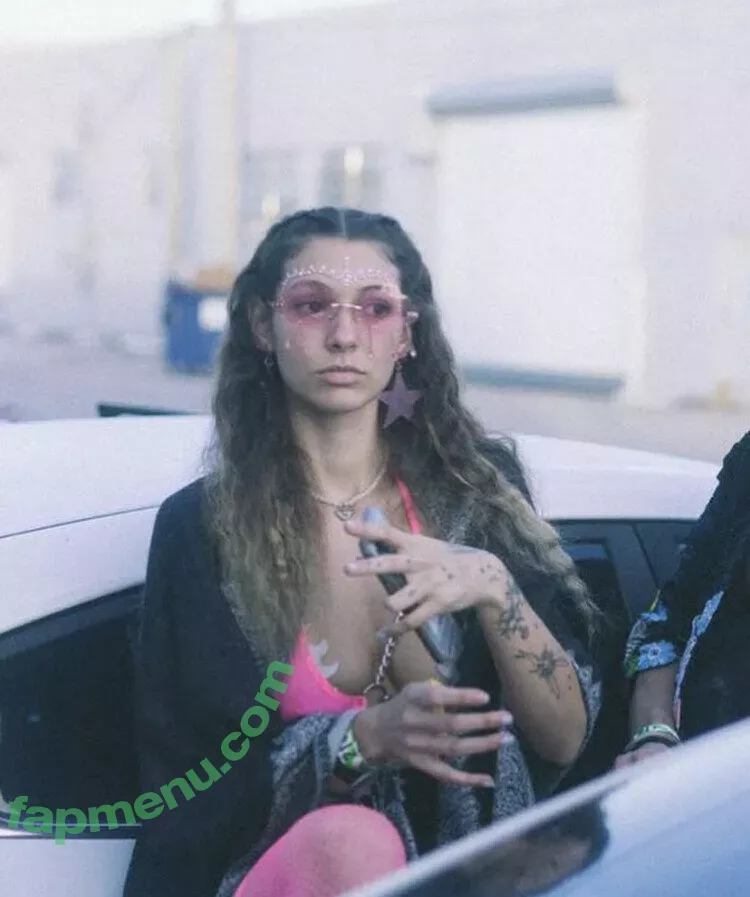 Miss.x.bee nude photo #0230 (miss.xbee / misssxbee)