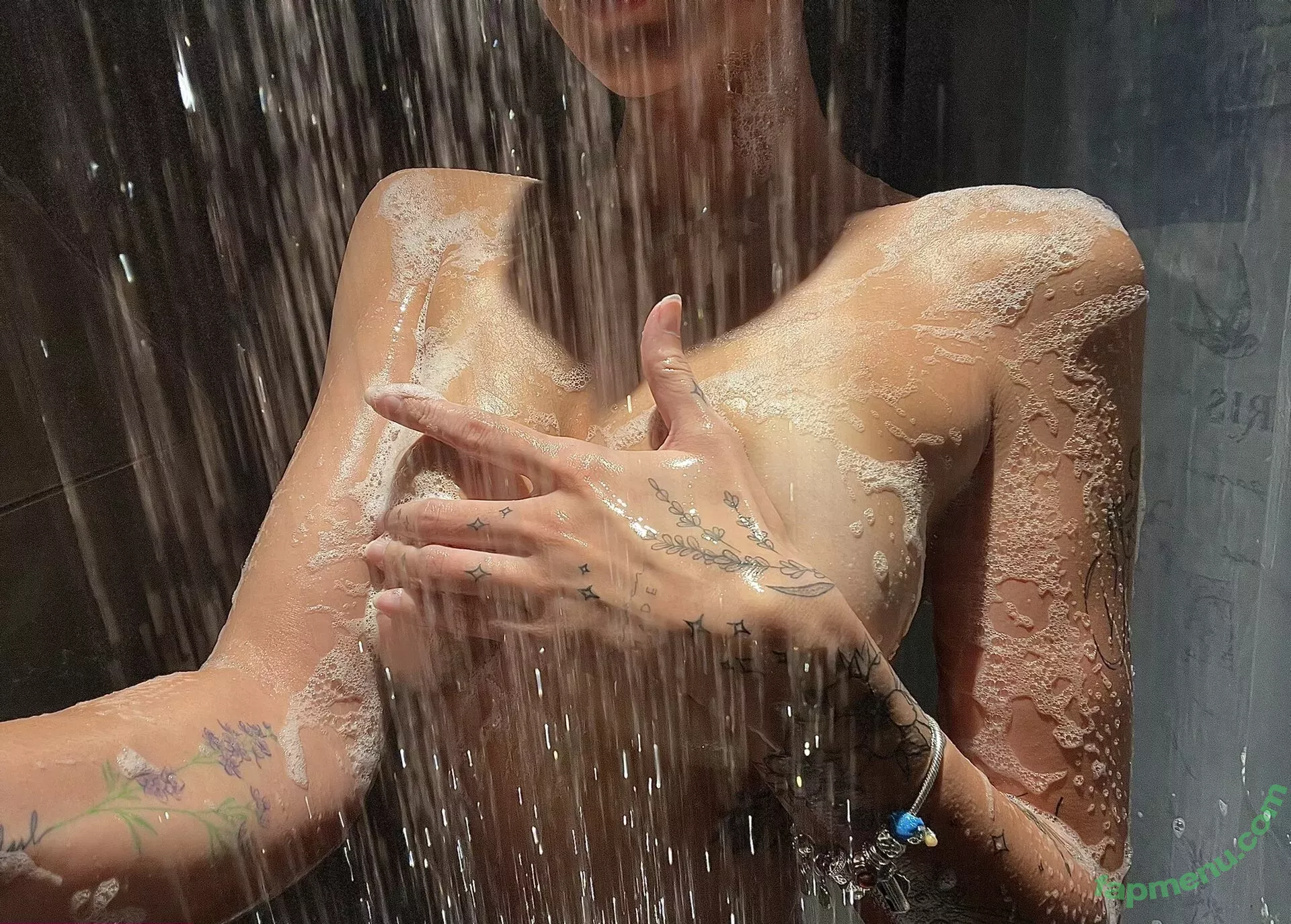 Miss.x.bee nude photo #0310 (miss.xbee / misssxbee)