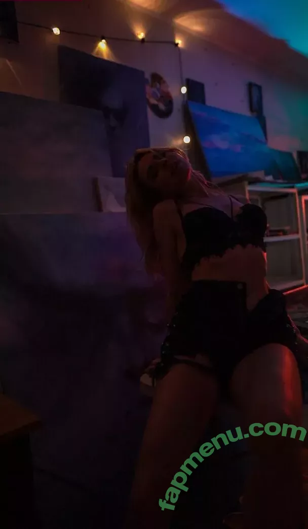 Misscoookiez nude photo #0064 (Misscoookiez)