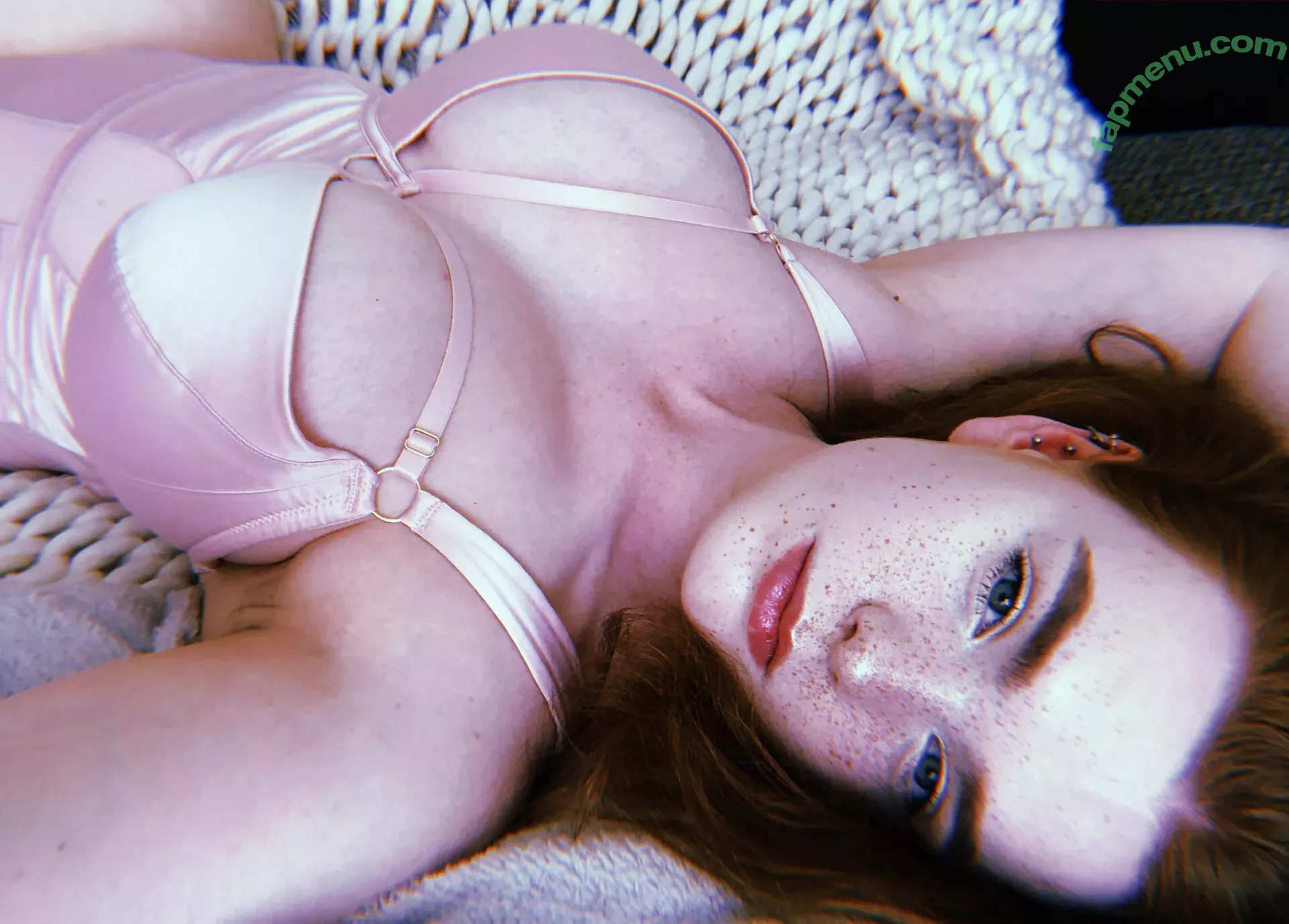 MissDeadlyRed nude photo #0004 (missred_)