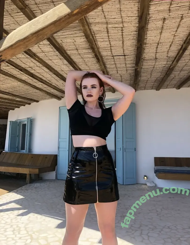 MissDeadlyRed nude photo #0402 (missred_)