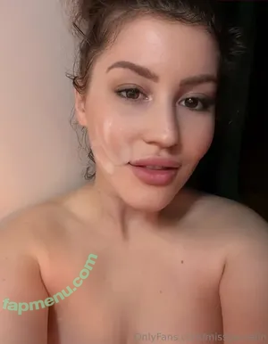 missgamelin / misslauriegamelinmtl nude photo #0015