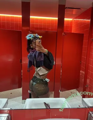 misshaveitherway / theonlymyya nude photo #0013