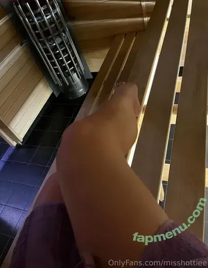 misshottiee / natasha_mueni nude photo #0001