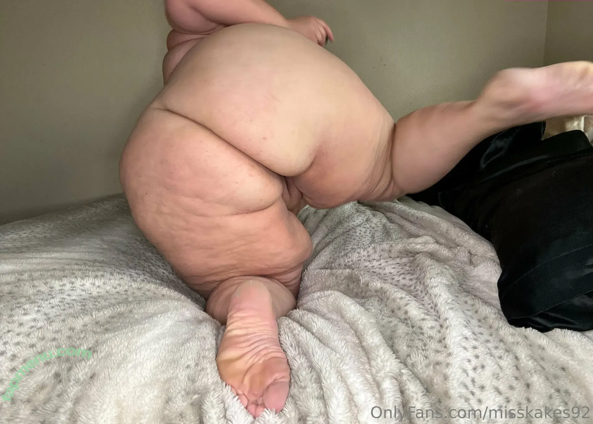 misskakes92 nude photo #0010 (gooddgamesunshine)