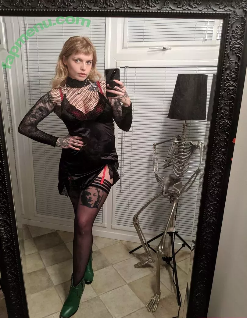 missmarilynxx nude photo #0020 (margotthr0bbie)