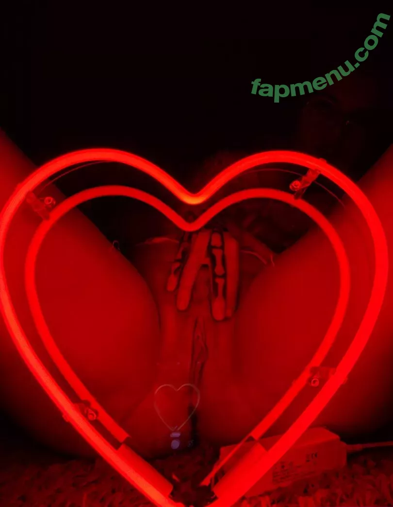 missmarilynxx nude photo #0427 (margotthr0bbie)