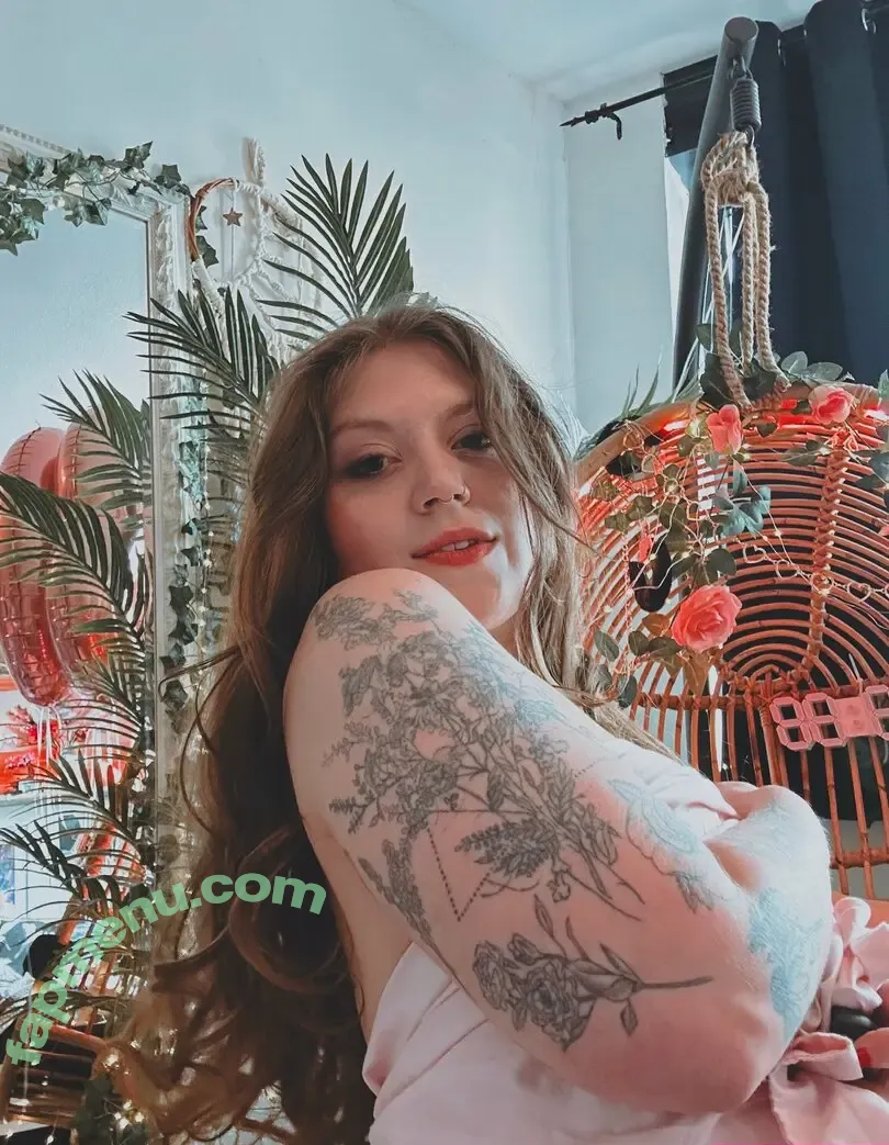 MissMousieMouse nude photo #0400 (Mousie / Yogscast / _mousie_mouse)