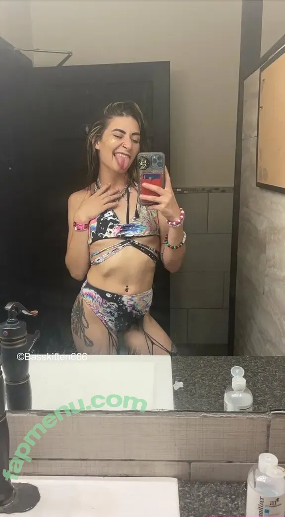 missqueenblue nude photo #0018 (missqueenblue)