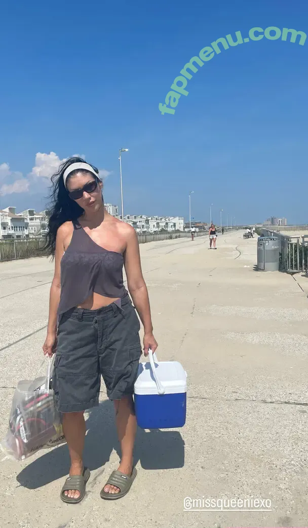 MissQueenieXOX nude photo #0321 (missqueeniexo / missqueeniexoxo)