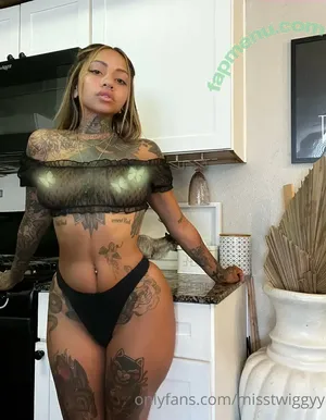 misstwiggyy / misstwiggyfit nude photo #0008