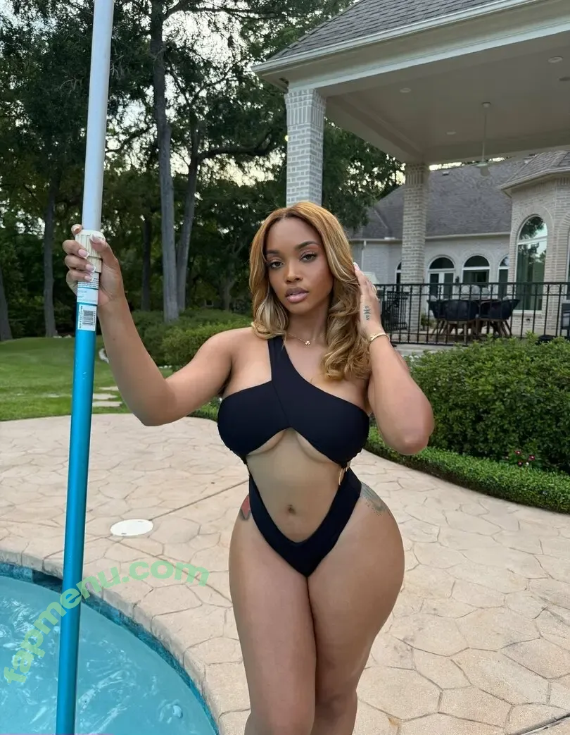 missvenice nude photo #0027 (missvenicebeach)