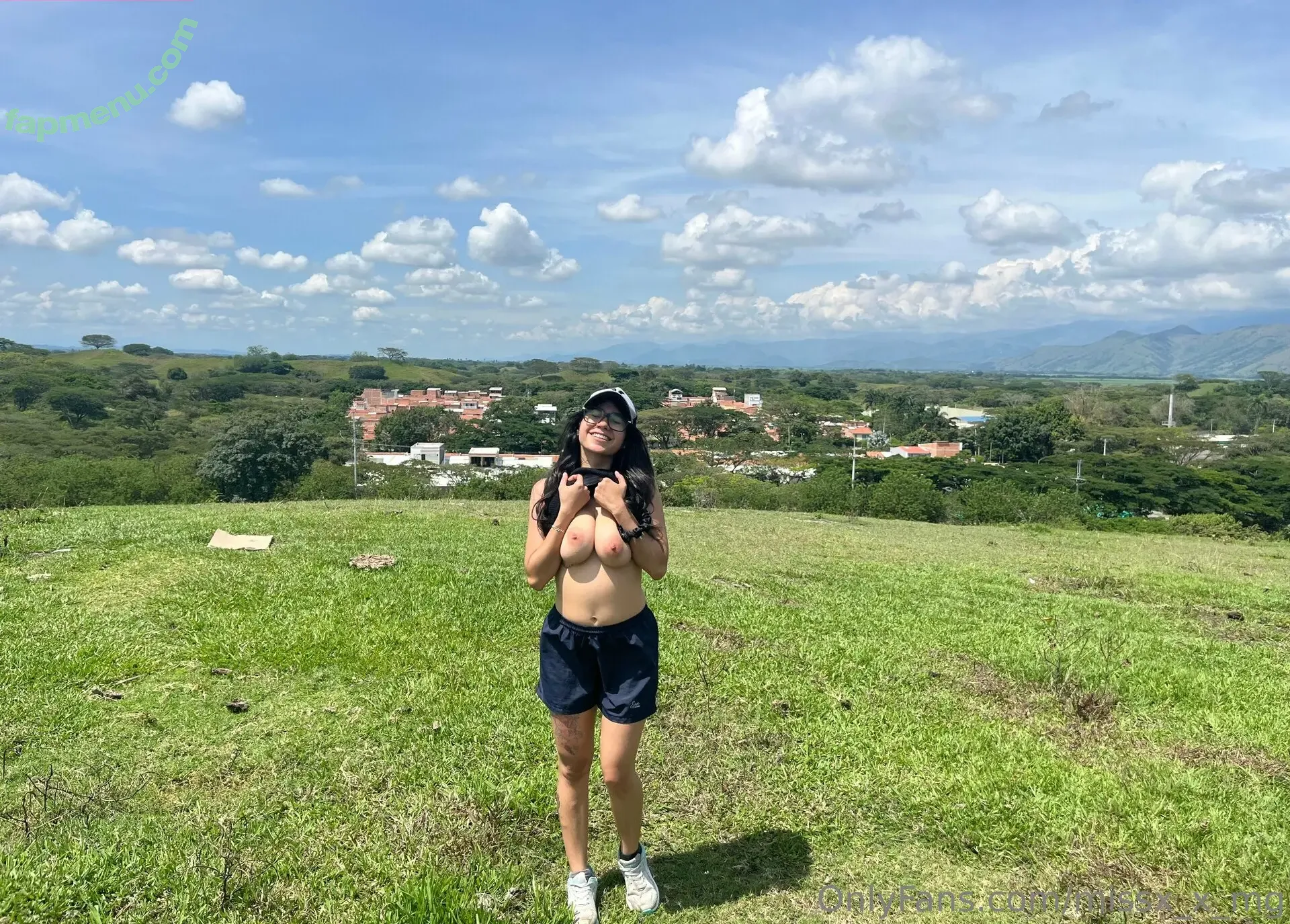 missx_x_mg nude photo #0078 (thetaylorxmichele / xx_x_mg)