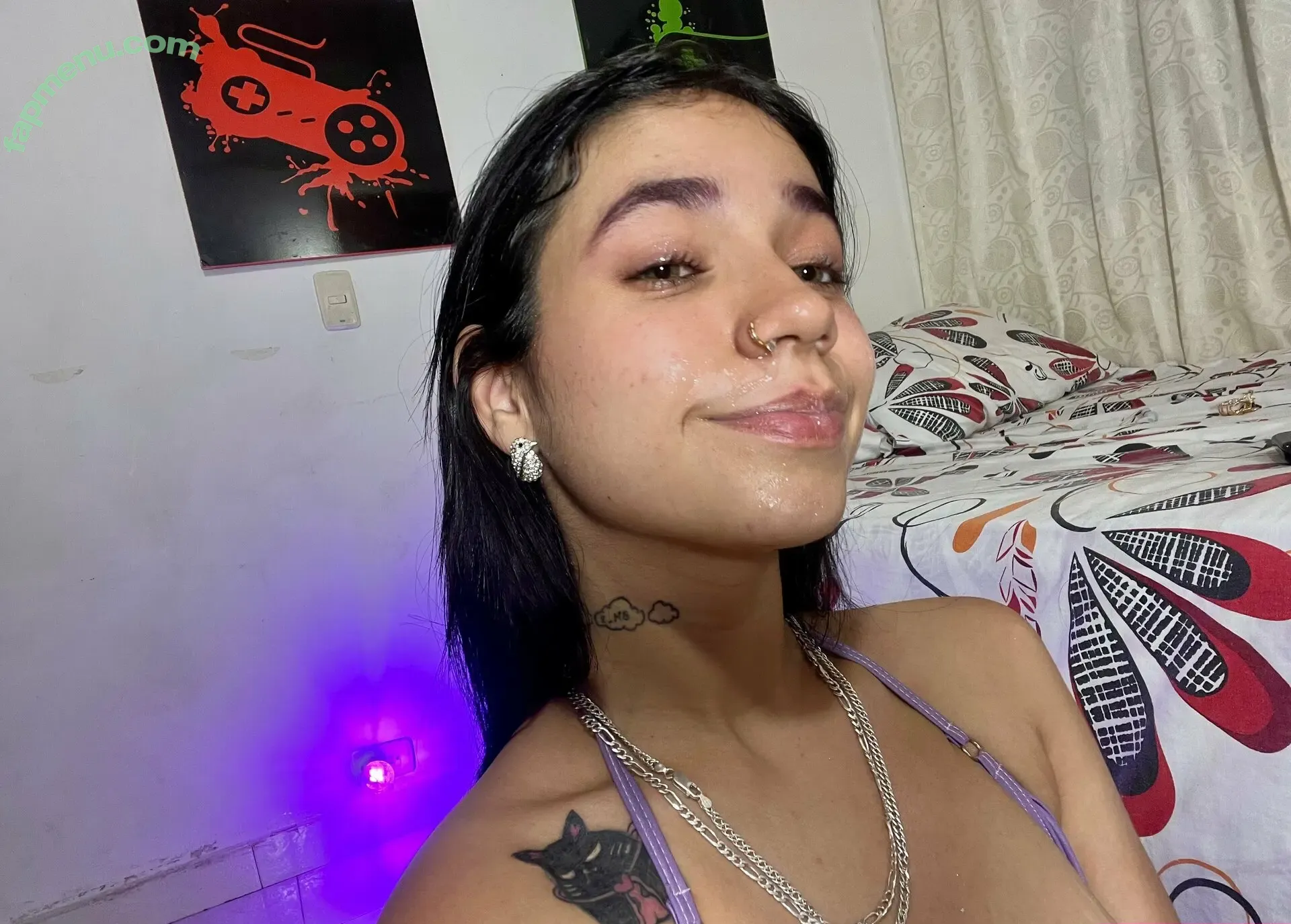 missx_x_mg nude photo #0091 (thetaylorxmichele / xx_x_mg)