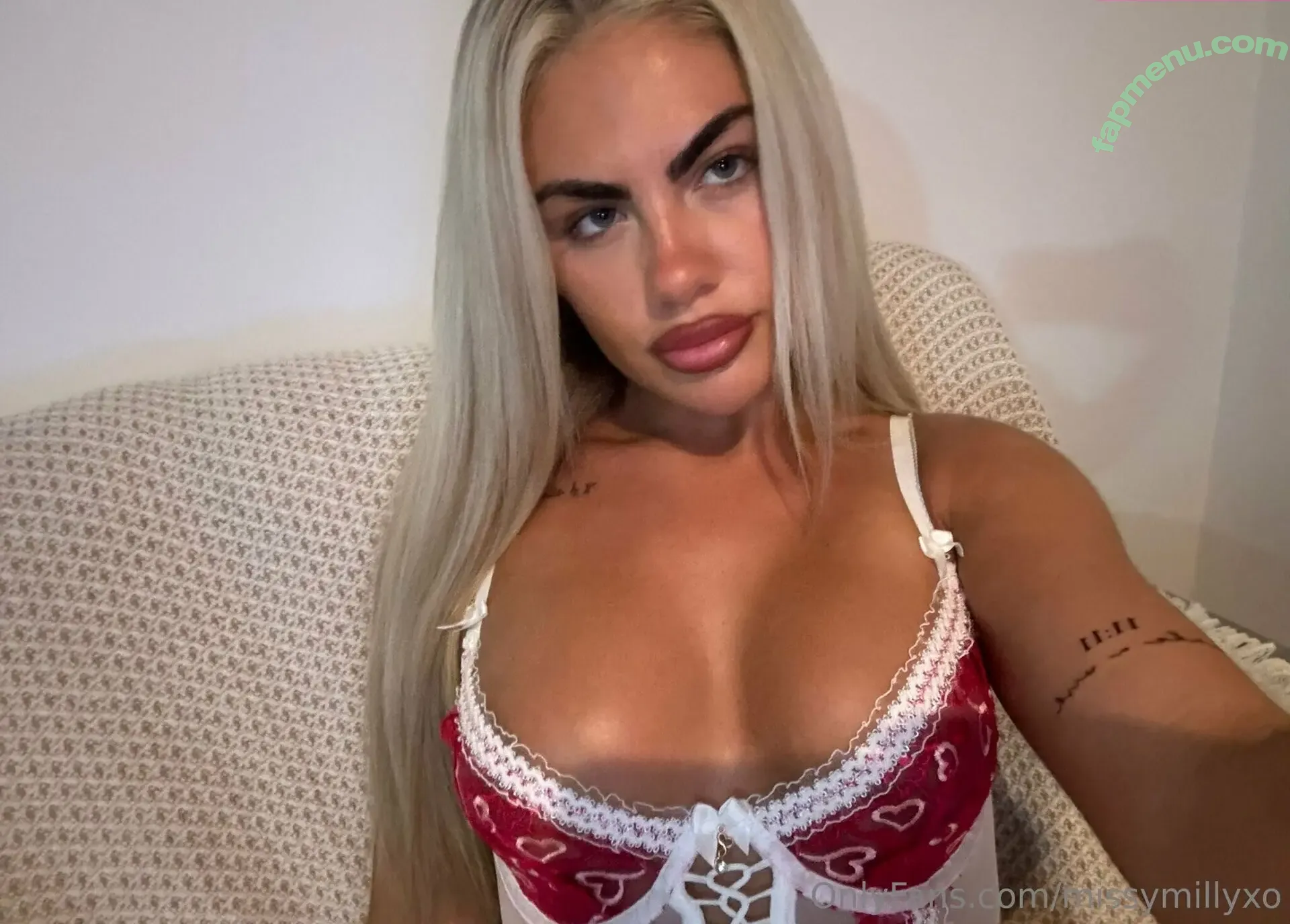 missymillyxo nude photo #0023 (missymillyxo)