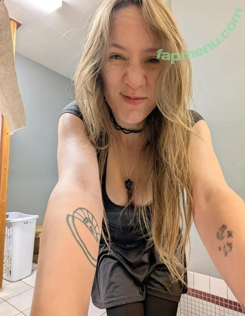 Mithrynkat nude photo #0019 (Katteratter_Gaming)