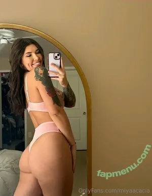 Miya Ulatowski / miyaacacia nude photo #0079