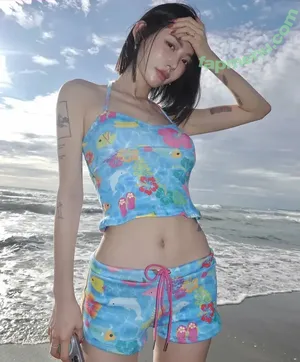 Mlnhe nude photo #0001