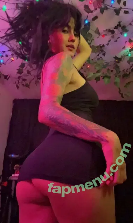 mmm_eeee nude photo #0010 (milesypoo)
