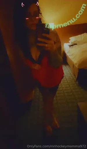 mnhockeymomma972 / mnhockeymomreads nude photo #0003