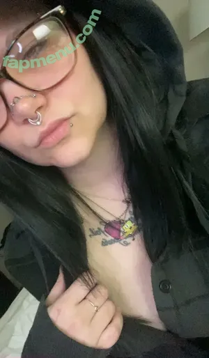 mnhockeymomma972 / mnhockeymomreads nude photo #0005