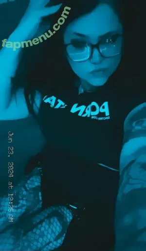 mnhockeymomma972 / mnhockeymomreads nude photo #0009