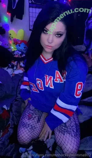 mnhockeymomma972 / mnhockeymomreads nude photo #0013