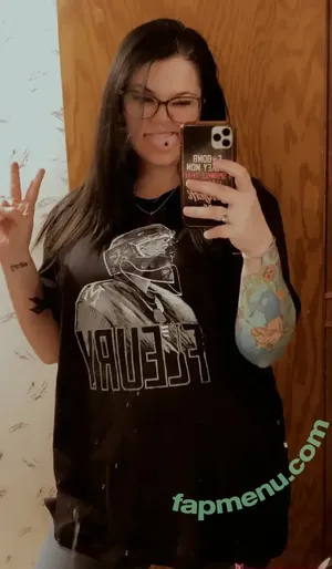 mnhockeymomma972 / mnhockeymomreads nude photo #0017