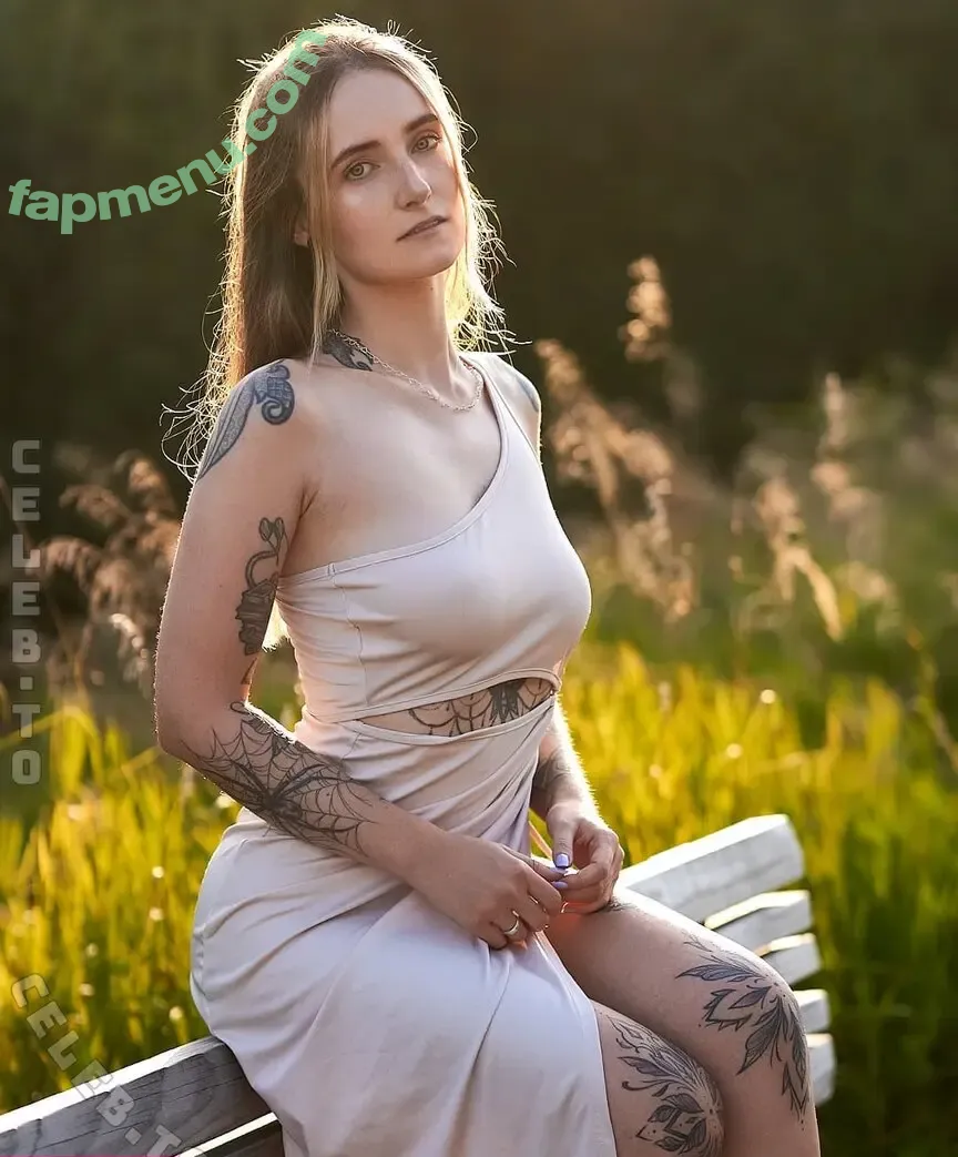 Model Lisa Marie nude photo #0081 (lisa.hates.you)