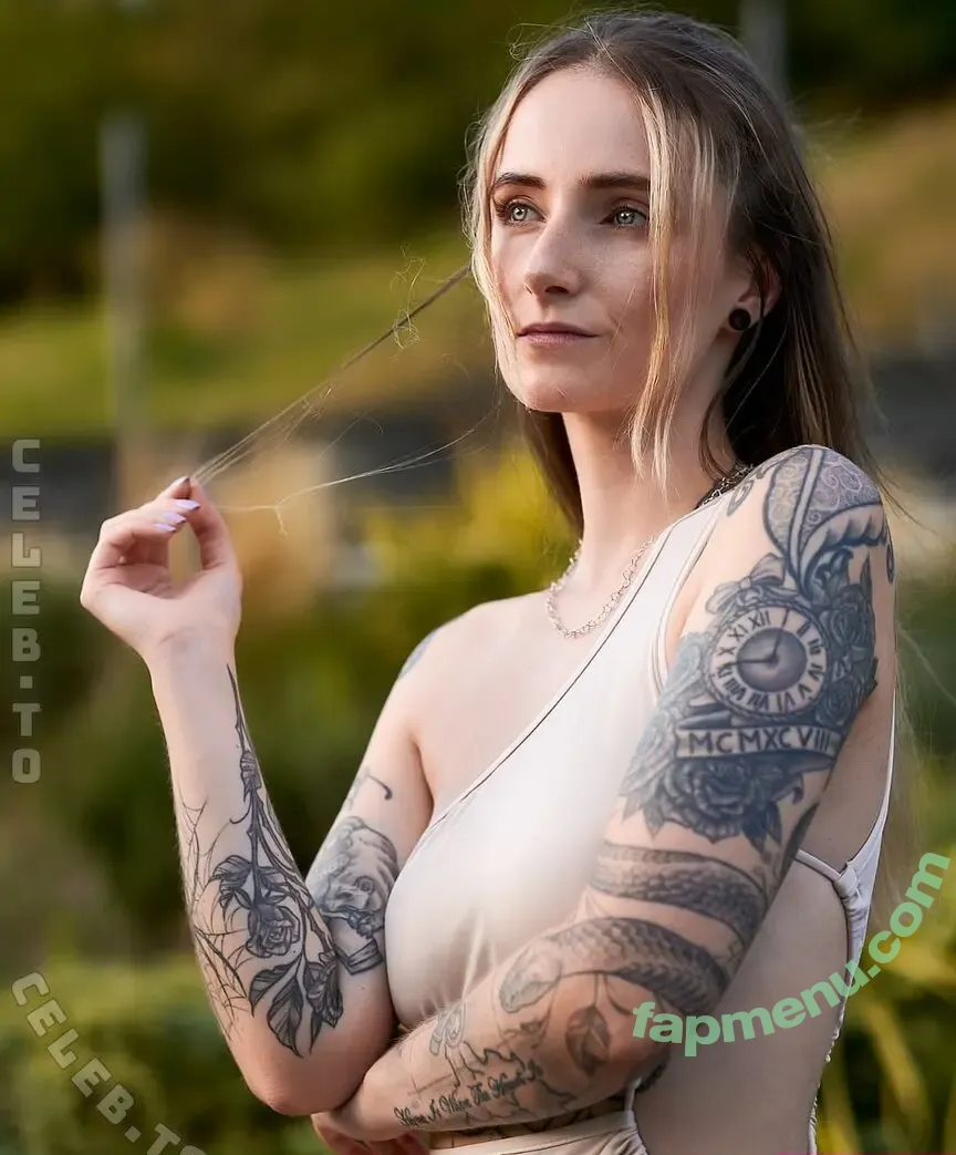 Model Lisa Marie nude photo #0082 (lisa.hates.you)