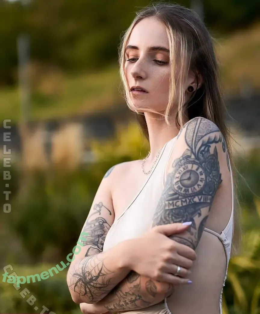 Model Lisa Marie nude photo #0083 (lisa.hates.you)