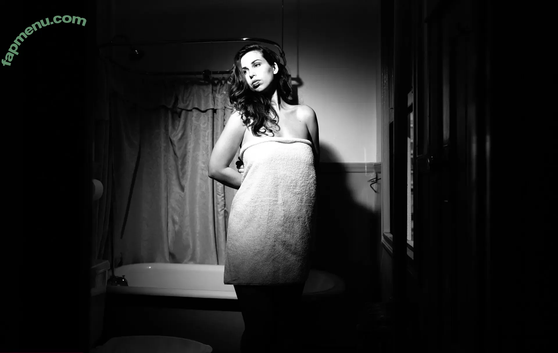 modeladventurerfree nude photo #0089 (thatadventurelover)