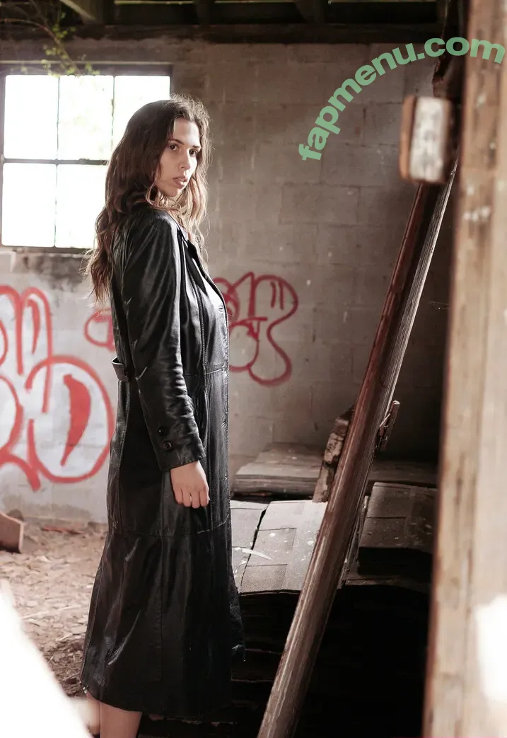 modeladventurerfree nude photo #0117 (thatadventurelover)