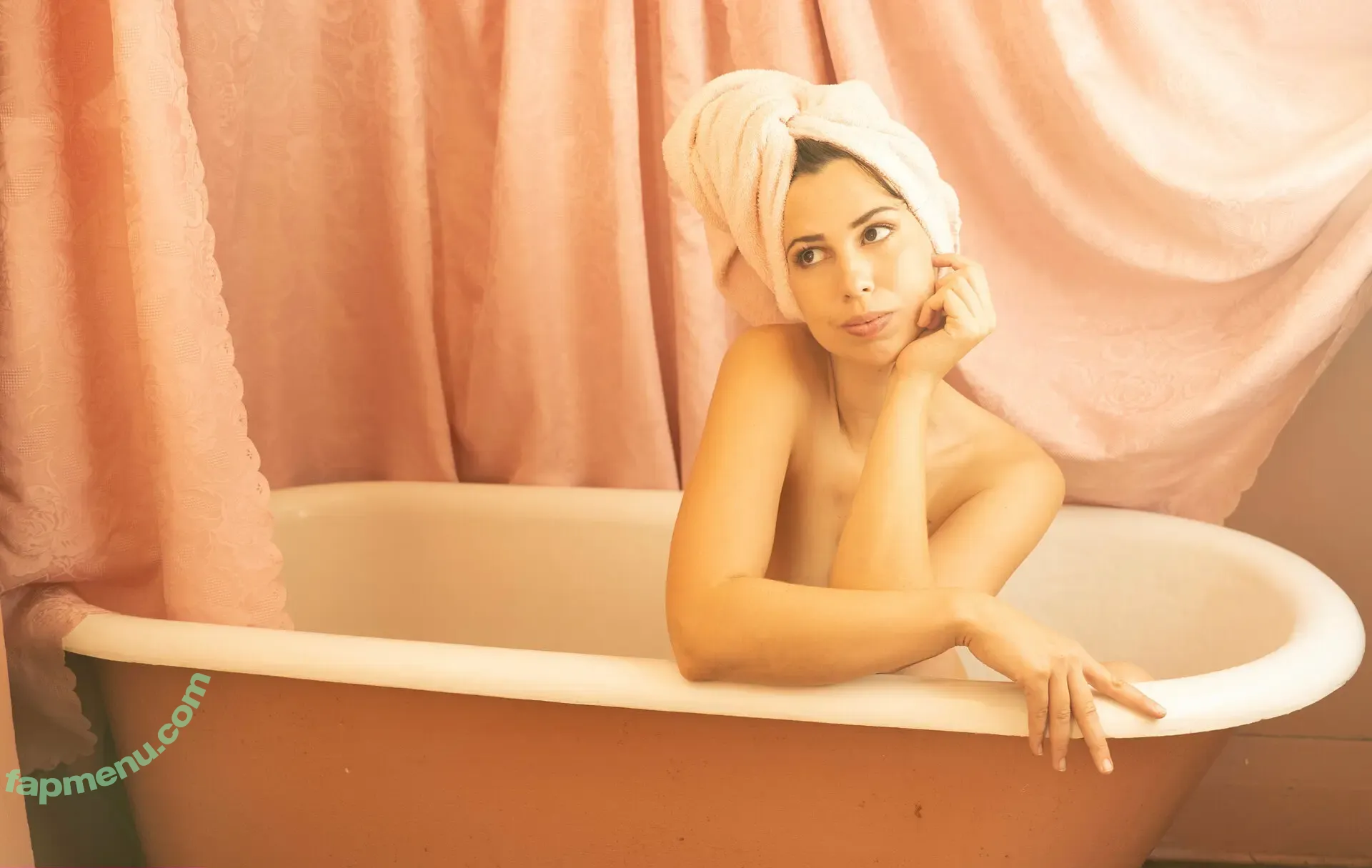 modeladventurerfree nude photo #0127 (thatadventurelover)