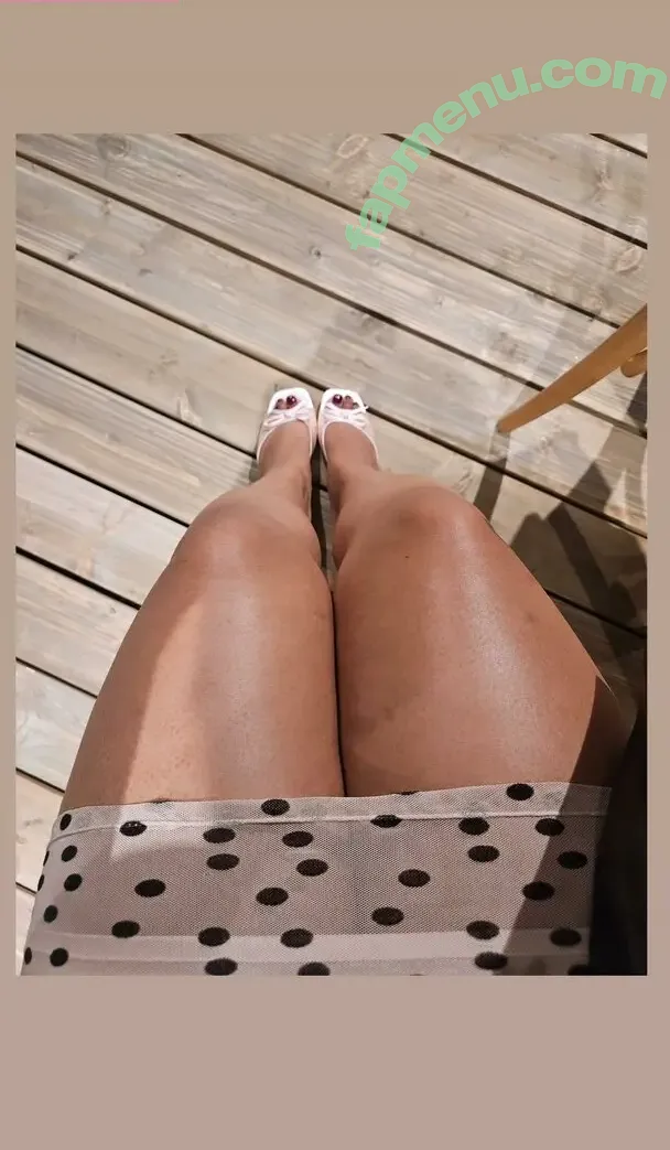 modernbritishrose nude photo #0411 (Louisa Mussington-Boreham / bigbootybritish / loumb)