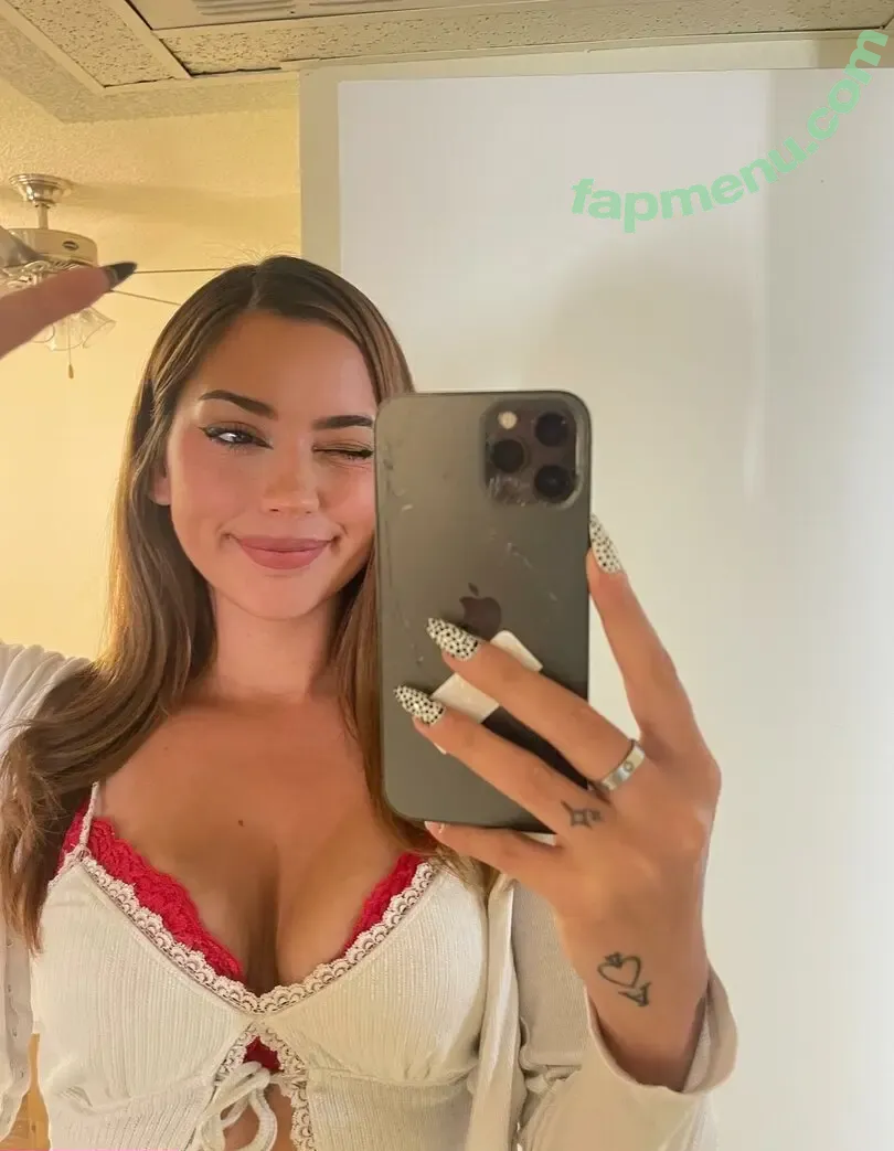 mole nude photo #0023 (lilmole / lilmolee)
