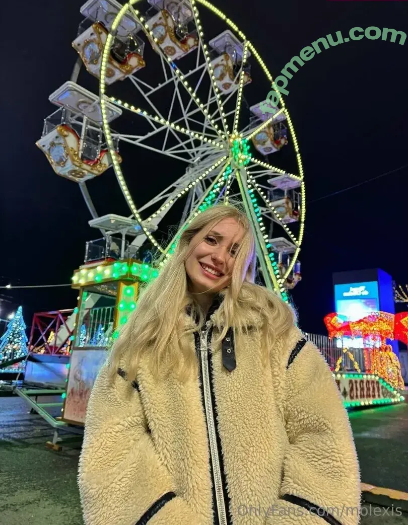 molexis nude photo #0024 (molexis_)