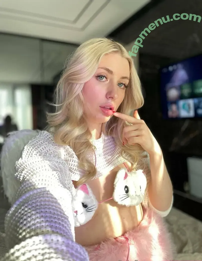 molexis nude photo #0032 (molexis_)