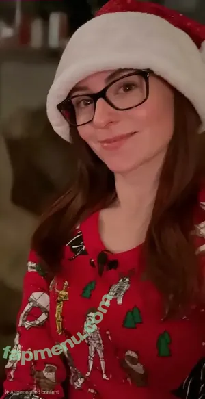 Mollie Damon / Star Wars Explained / molliemander nude photo #0056