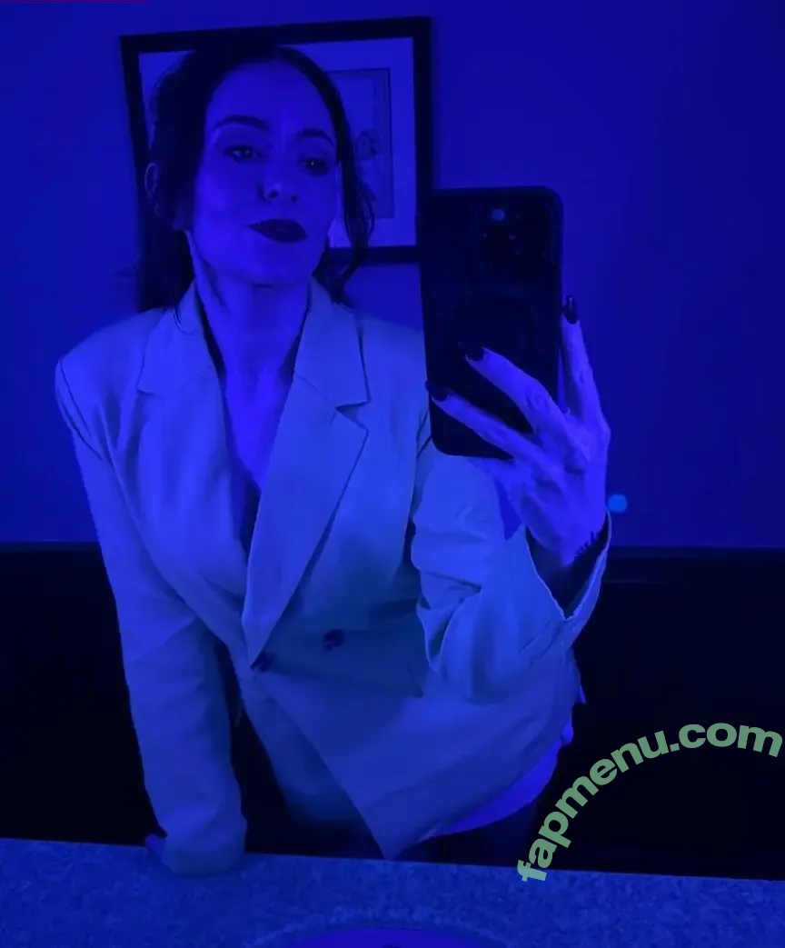 Mollie Damon nude photo #0062 (Star Wars Explained / molliemander)